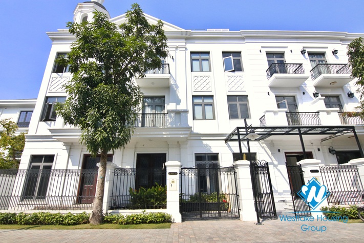 Villa for rent in Vinhome Hamorny, Long Bien, HN